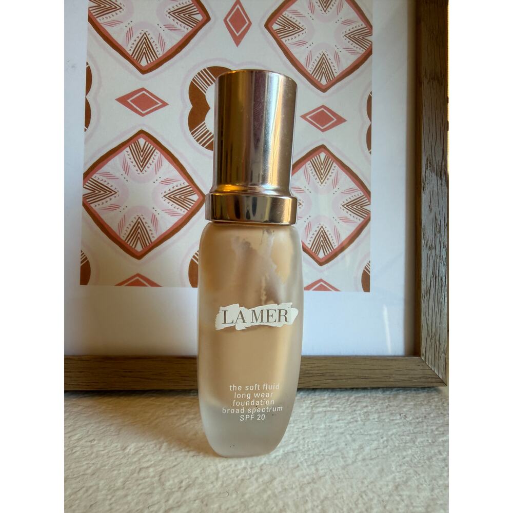 La Mer The Soft Fluid Long Wear Foundation Shade 100 Porcelain, 50% full
